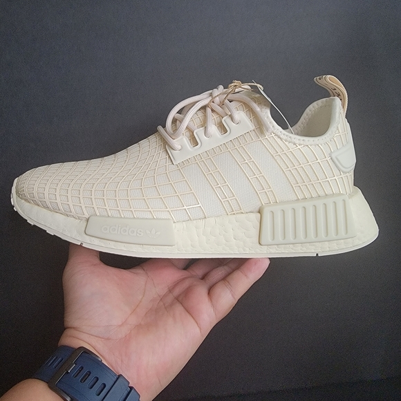 Adidas NMD R1 Men's Size 7.5 or Women's size 8.5 - Picture 1 of 12